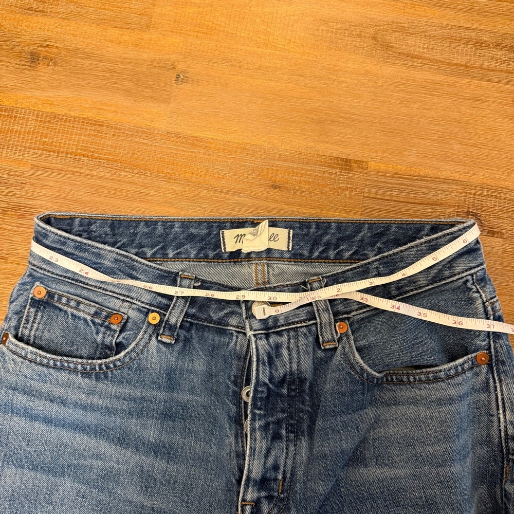 Madewell The Curvy Darted Barrel Leg Jean in Irmo Wash - Picture 9 of 10